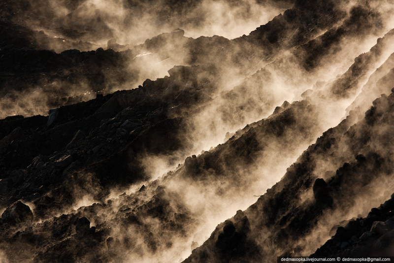 Illustration for article titled Former Soviet Mines Are Like Artificially Constructed Pits Of Hell